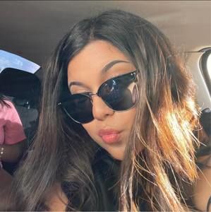 Meet your Posher, Priscila